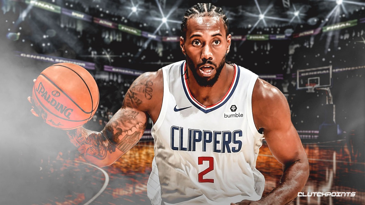 快船队的卡维莱昂纳德从篮板后射门