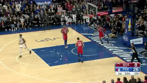【NBA集锦】人群之中杀出!巴特勒冲入内线暴力补扣