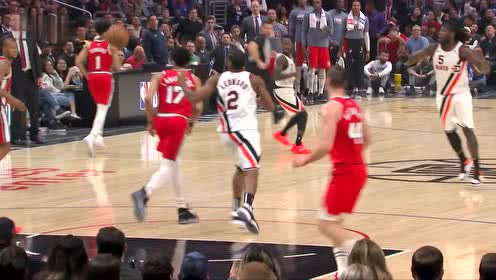 【NBA集錦】意想不到 海佐尼亞后場無人防守運(yùn)球滑稽走步