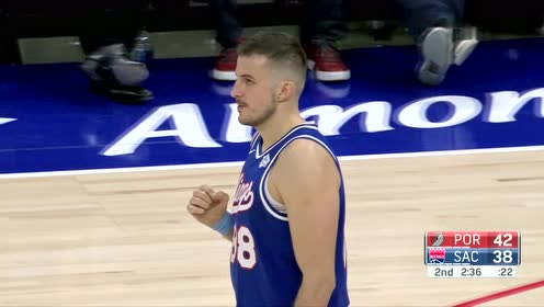 【NBA集锦】这都可以 别利察超远三分巅三下顺利入筐
