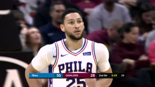 【NBA集錦】什么神仙配合！西蒙斯血腥暴扣看傻騎士球員