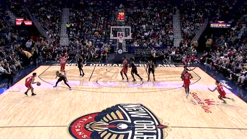 【NBA集錦】越打越自信 雷迪克晃飛防守弧頂命中三分