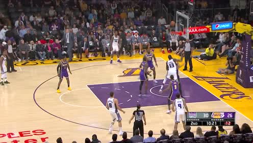 【NBA集錦】背打勾手一氣呵成 戴德蒙強吃庫茲馬輕松得手