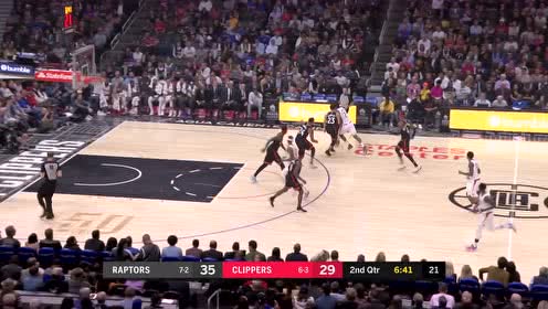 【NBA集錦】萊昂納德面對夾擊絲毫不慌 大勾手助飛哈雷爾空接灌籃