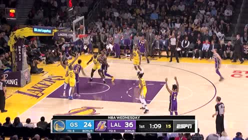 【NBA集锦】重返赛场就建功 库兹马溜底线自己抛投弹筐命中