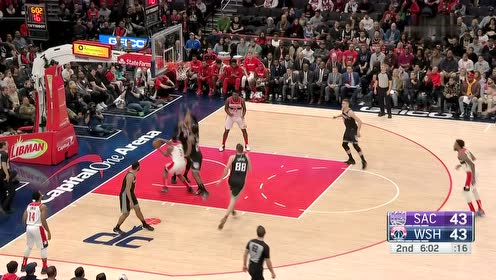 【NBA集錦】突破吸引四人包夾！比爾擊地妙傳布萊恩特雙手重扣