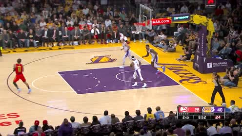 【NBA集錦】特雷楊人球合一突破舔籃 反擊再助飛帕克滑翔暴扣