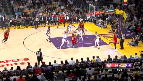 【NBA集錦】小個子后衛(wèi)教科書級別單打 特雷楊行進間拋投命中