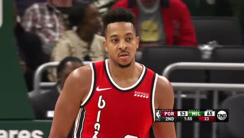 【NBA集锦】现在我是老大！麦科勒姆弧顶不讲理三分命中