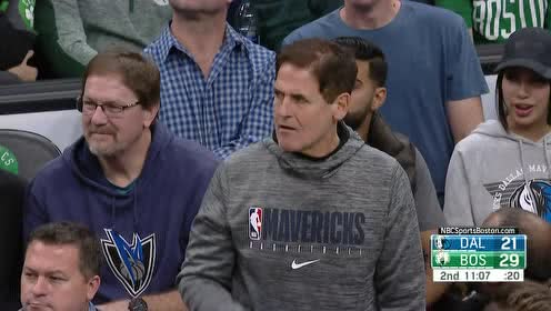 【NBA集錦】庫班親抵TD北岸花園 為獨行俠眾隊加油助威