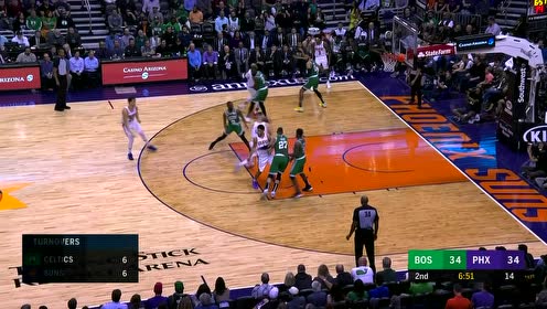 【NBA集锦】布克一夫当关挡住两个人 贝恩斯趁机接饼暴扣