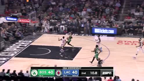 【NBA集锦】小卡被死死限制 塔图姆反击快攻上篮比分反超