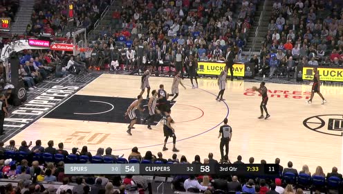 【NBA集錦】貝弗利炮彈妙傳恰到好處 祖巴茨勢大力沉暴扣空籃