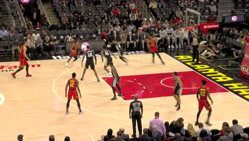 【NBA集錦】氣勢(shì)猛得很！帕克雙手暴扣+強(qiáng)突上籃豪取四分助隊(duì)開張