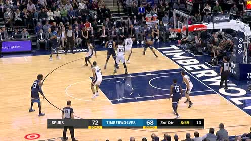【NBA集錦】一夾擊就漏人 卡爾福溜底突破飛扣空籃