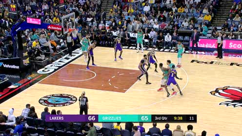 【NBA集錦】小伙子夠膽量 杰克遜在詹眉面前怒摘籃板完成補(bǔ)扣