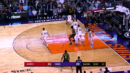 【NBA集錦】你怕不是不知道我多壯？貝恩斯迎面起飛直懟帕克