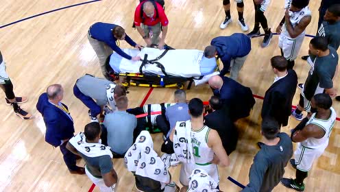 【NBA集锦】沃克受伤后续发展 担架紧急入场全身被固定
