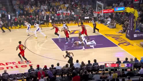 【NBA集錦】大麥基搶斷特雷楊 詹姆斯慢三步上籃穩(wěn)穩(wěn)命中