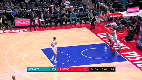 【NBA集锦】年轻的时候这球就扣了 布朗长传格里芬飞身上篮