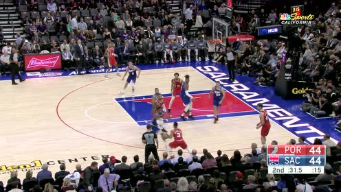 【NBA集锦】续上火力!麦克勒姆连得五分结束上半场