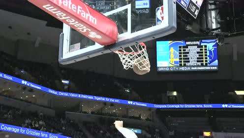 【NBA集锦】大鹏展翅直取篮筐 布鲁克斯冲击内线打成2+1