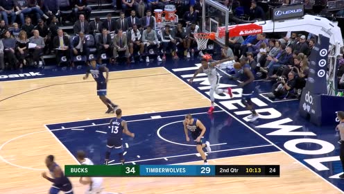 【NBA集锦】这谁拦得住?字母哥横冲直撞杀进禁区上反篮