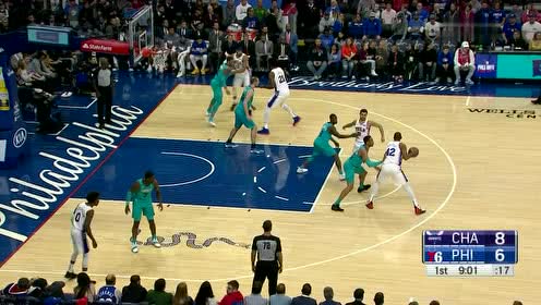 【NBA集锦】恩比德展现内线精湛技术 强吃篮下打成2加1