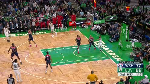 【NBA集锦】脚底抹油溜进内线 沃克火线突袭上篮得手