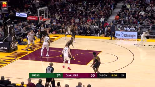 【NBA集錦】樂福外線虛晃一槍 閃展騰挪上籃打進(jìn)