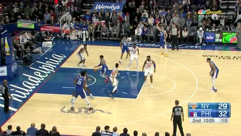 【NBA集锦】恩比德眼观六路送妙传 马蒂斯拍马赶到单臂虐筐