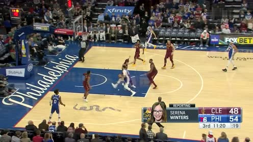 【NBA集錦】直接沖進(jìn)觀眾席 西蒙斯高速反擊強(qiáng)吃?shī)W斯曼打成2+1