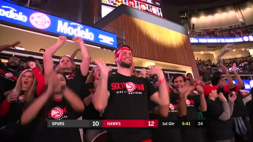 【NBA集錦】沸了沸了！特雷楊搶斷阿德助飛帕克單臂砸扣