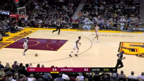 【NBA集錦】禁區(qū)才是他發(fā)揮的空間 小拉里蘭斯高高躍起內(nèi)線補(bǔ)扣