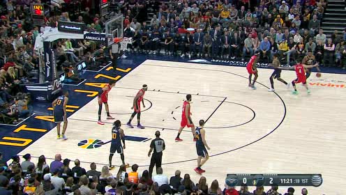 【NBA集錦】已經(jīng)進入射程范圍 米切爾掩護之后直接干拔超遠三分