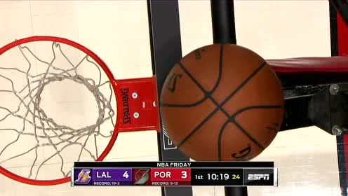 【NBA集錦】不給詹姆斯面子 格林中投球卡籃架詹皇猛拉籃筐竟無(wú)可奈何