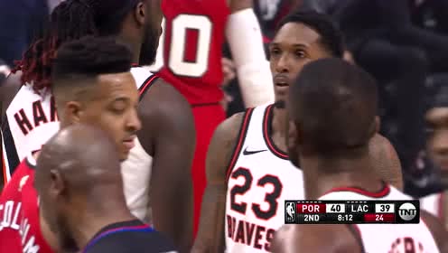 【NBA集錦】人體滑翔機！ 路威造犯規(guī)漂移跳投打進2+1