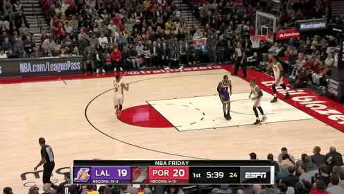 【NBA集錦】詹姆斯吸引包夾送助攻 麥基籃下無(wú)人雙手暴扣