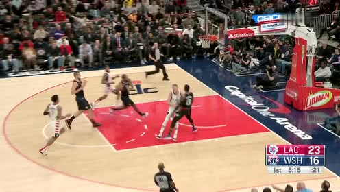 【NBA集锦】莱昂纳德快船单臂砸扣 瓦格纳绊倒对手引发口角