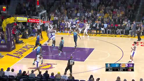 【NBA集錦】鮑威爾且戰(zhàn)且退 詹姆斯后場(chǎng)一條龍突破上籃