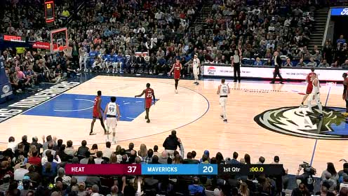 【NBA集錦】復刻CBA？ 獨行俠2.3秒后場球波爾津吉斯logo三分壓哨命中