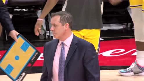 【NBA集锦】直接给干平了!特雷杨追击三分前倾出手照样命中