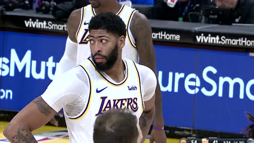 【NBA集錦】湖人全隊氛圍真好 詹姆斯場下笑嘻嘻不知道樂什么