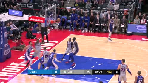 【NBA集锦】纵贯全场连过两人 西蒙斯人球合一上演一条龙上篮