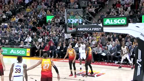 【NBA集錦】一點你就飛？詹姆斯晃飛?？怂_姆打板2加1