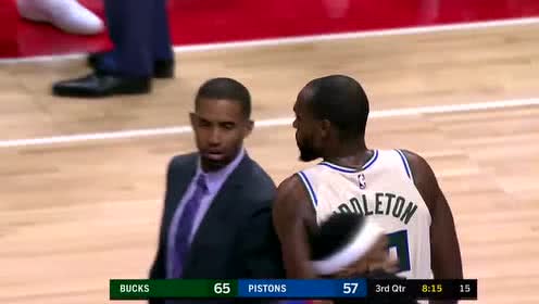 【NBA集錦】格里芬小動(dòng)作頂翻字母哥 米德爾頓兩肋插刀指著對方怒噴