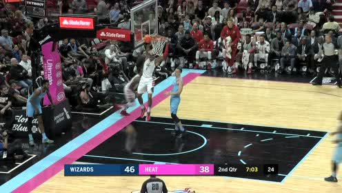 【NBA集锦】打球得靠脑子!史密斯机智背传助攻八村垒轻松暴扣