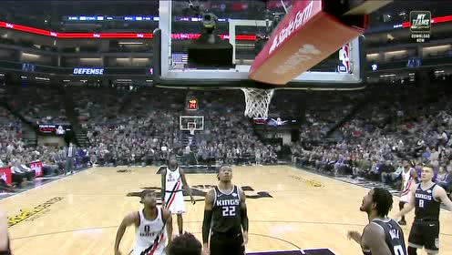 【NBA集錦】單挑根本不虛！ 小卡迎阿里扎籃下強投打成2+1