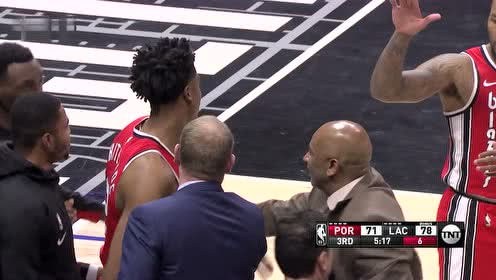 【NBA集錦】高度太嚇人 懷特賽德迎面大帽祖巴茨毫不講理