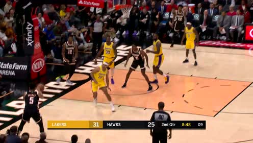 【NBA集锦】帕克三分坚决出手 强势挽回局面引全场欢呼